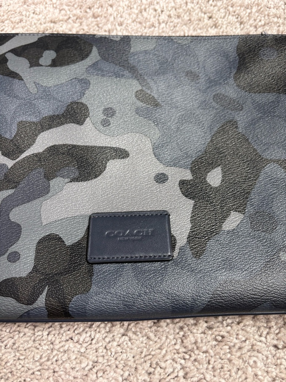 COACH men’s large pouch in blue camo - Picture 3 of 7